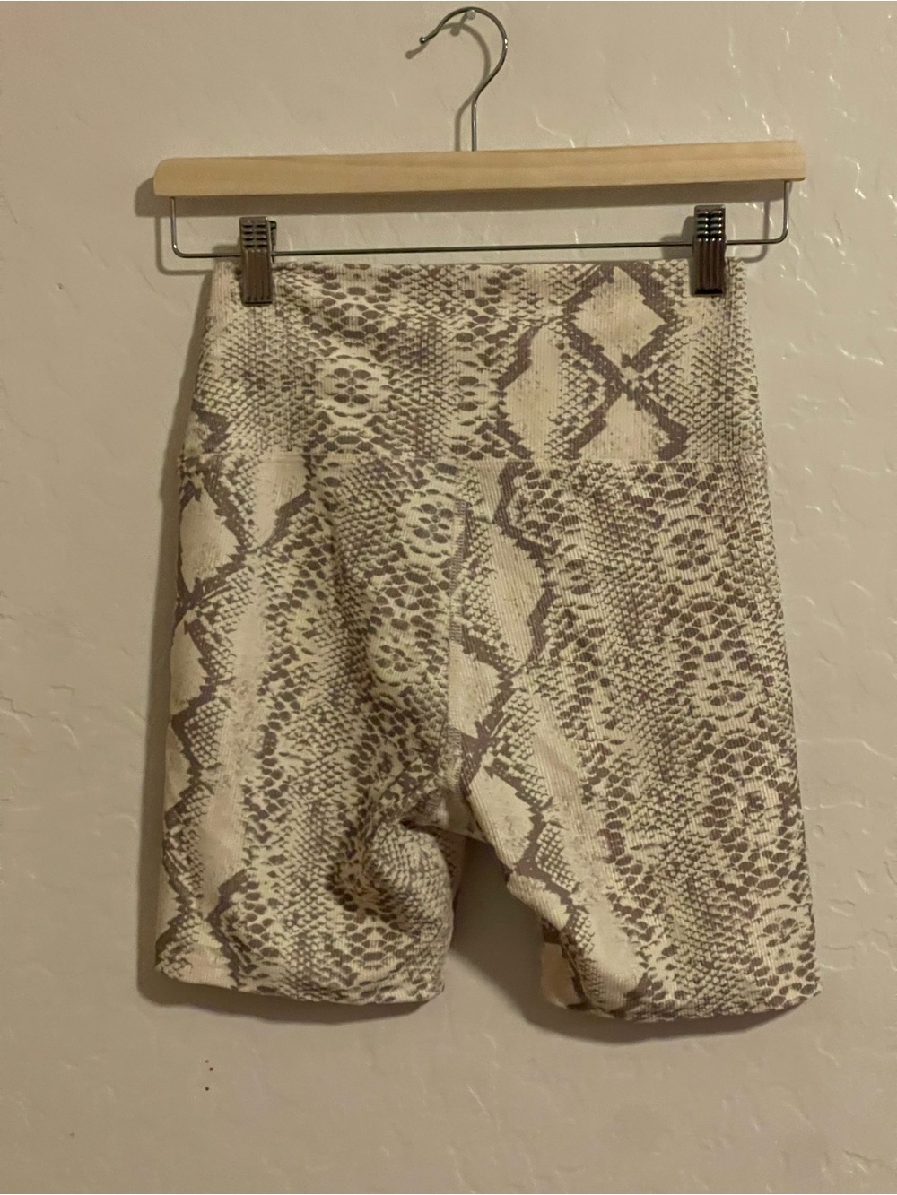 Beach Riot Bike Short Taupe Snake Ribbed- Size M - Picture 4 of 5